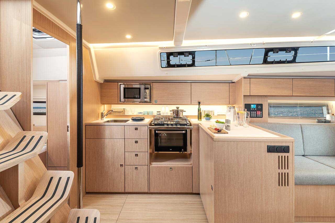 Bavaria C42, Paella