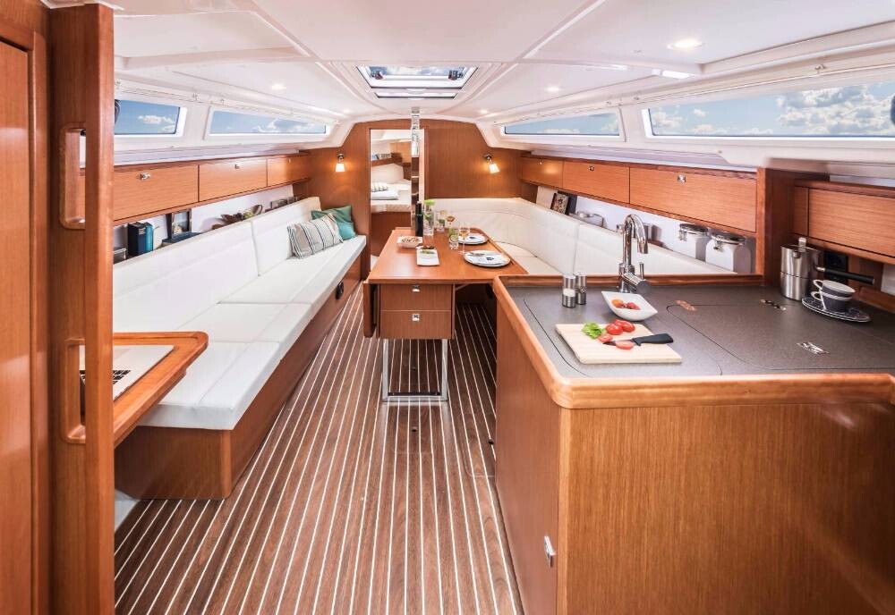 Bavaria Cruiser 34, Adria Tina