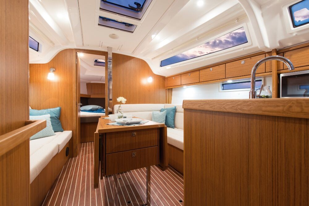 Bavaria Cruiser 37, Adria Nina