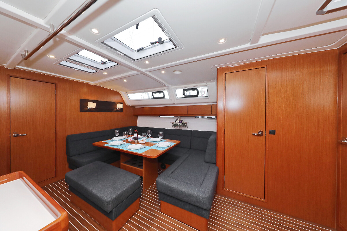 Bavaria Cruiser 51, silence one