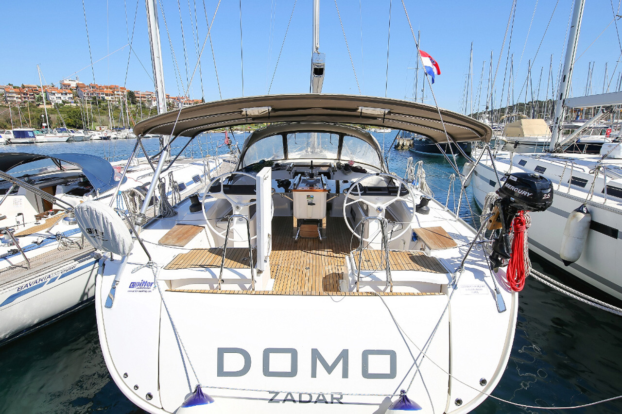 Bavaria Cruiser 56, Domo