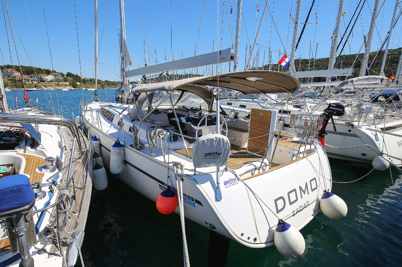 Bavaria Cruiser 56, Domo