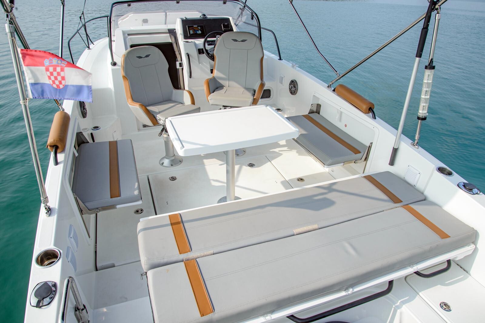 Beneteau, Beneteau Flyer 8