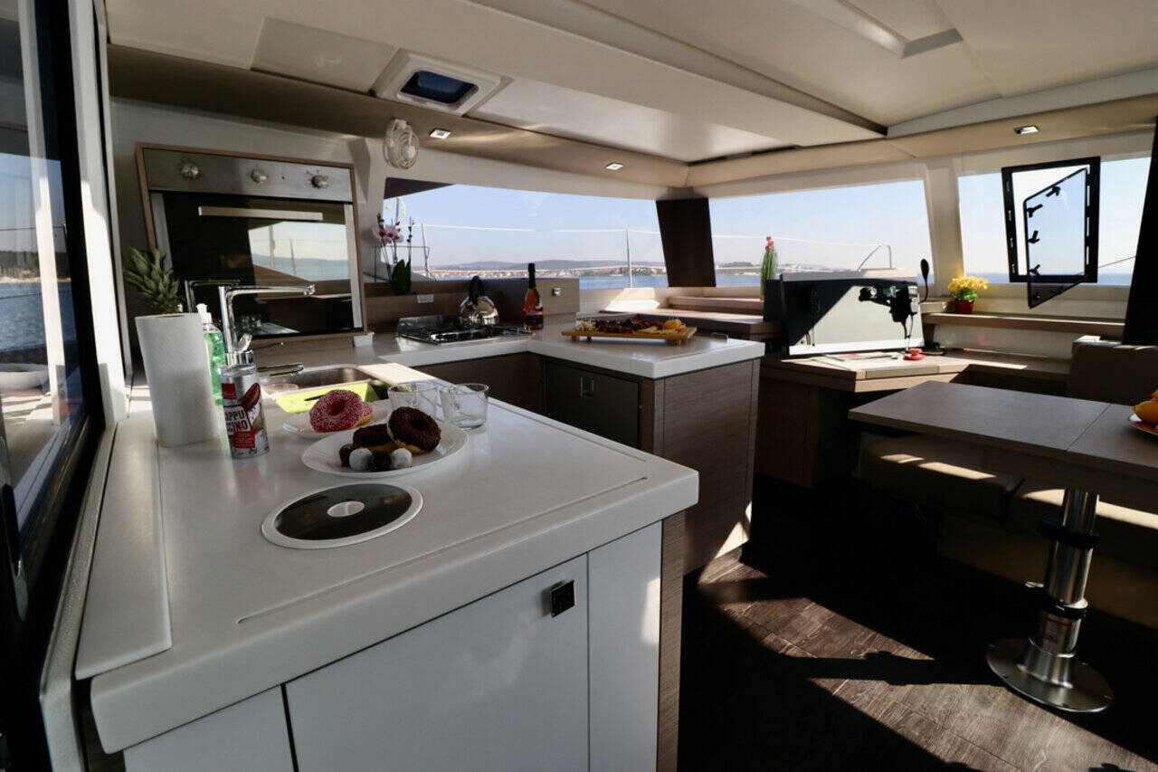 Fountaine Pajot Astrea 42, Mouse