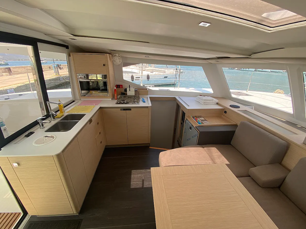 Fountaine Pajot Isla 40, Elia