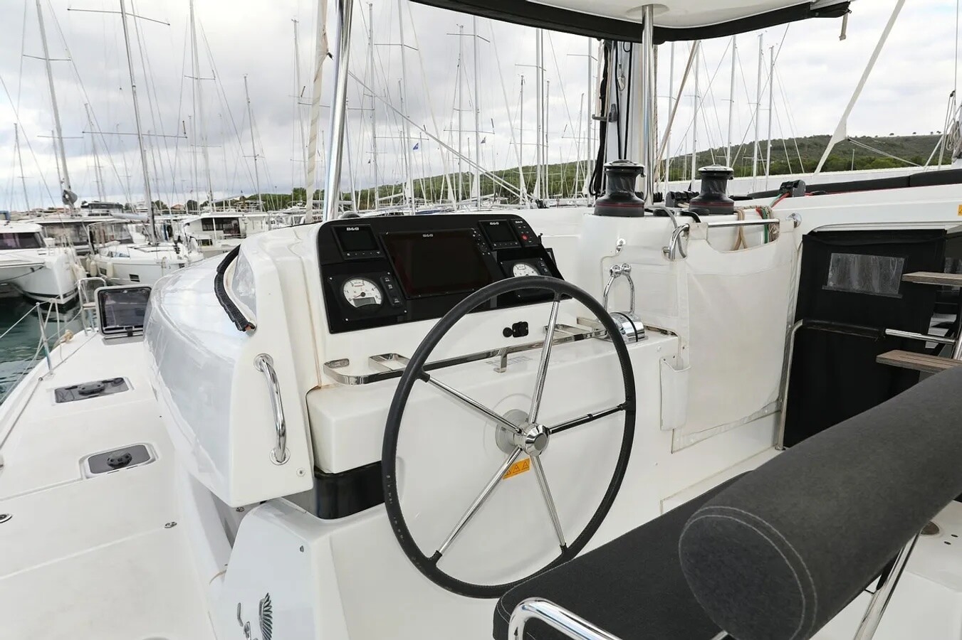 Lagoon 42, Lila