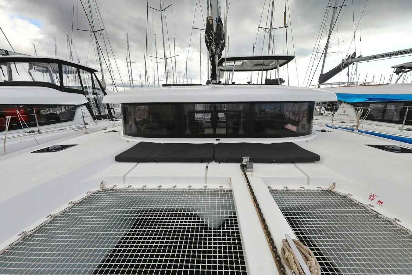 Lagoon 42, Lila