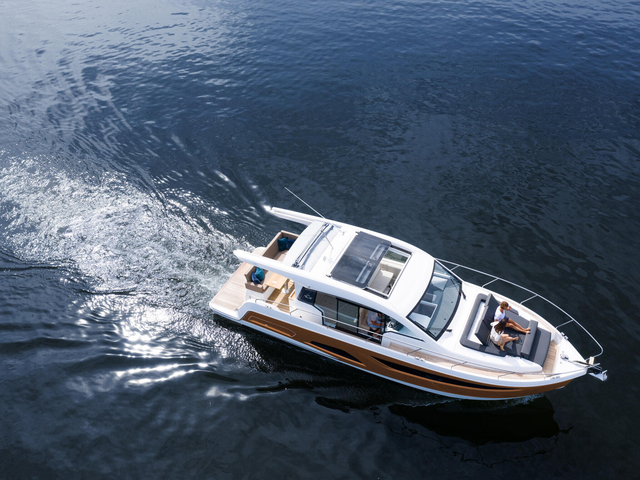 Sealine C390, Tireless