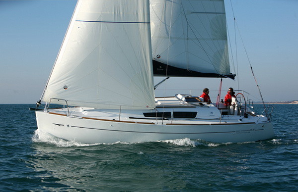 Sun Odyssey 33i, Omega