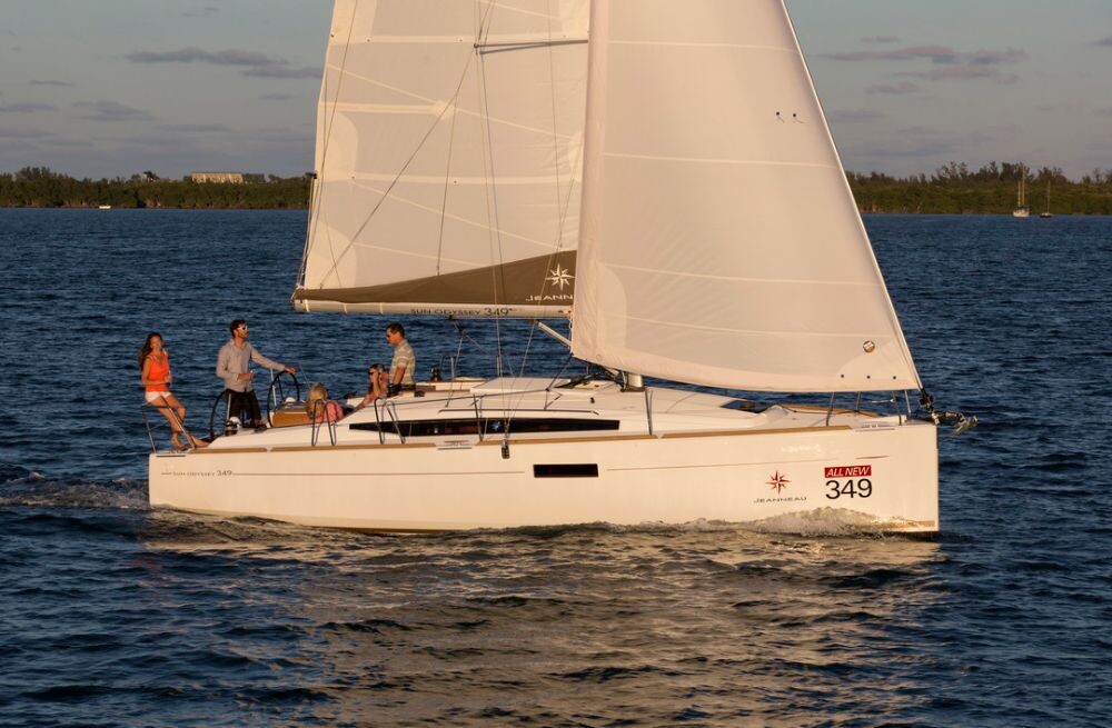 Sun Odyssey 349, Bravo Kiss