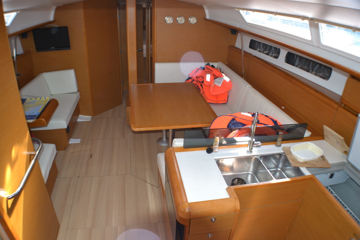 Sun Odyssey 439, Libera