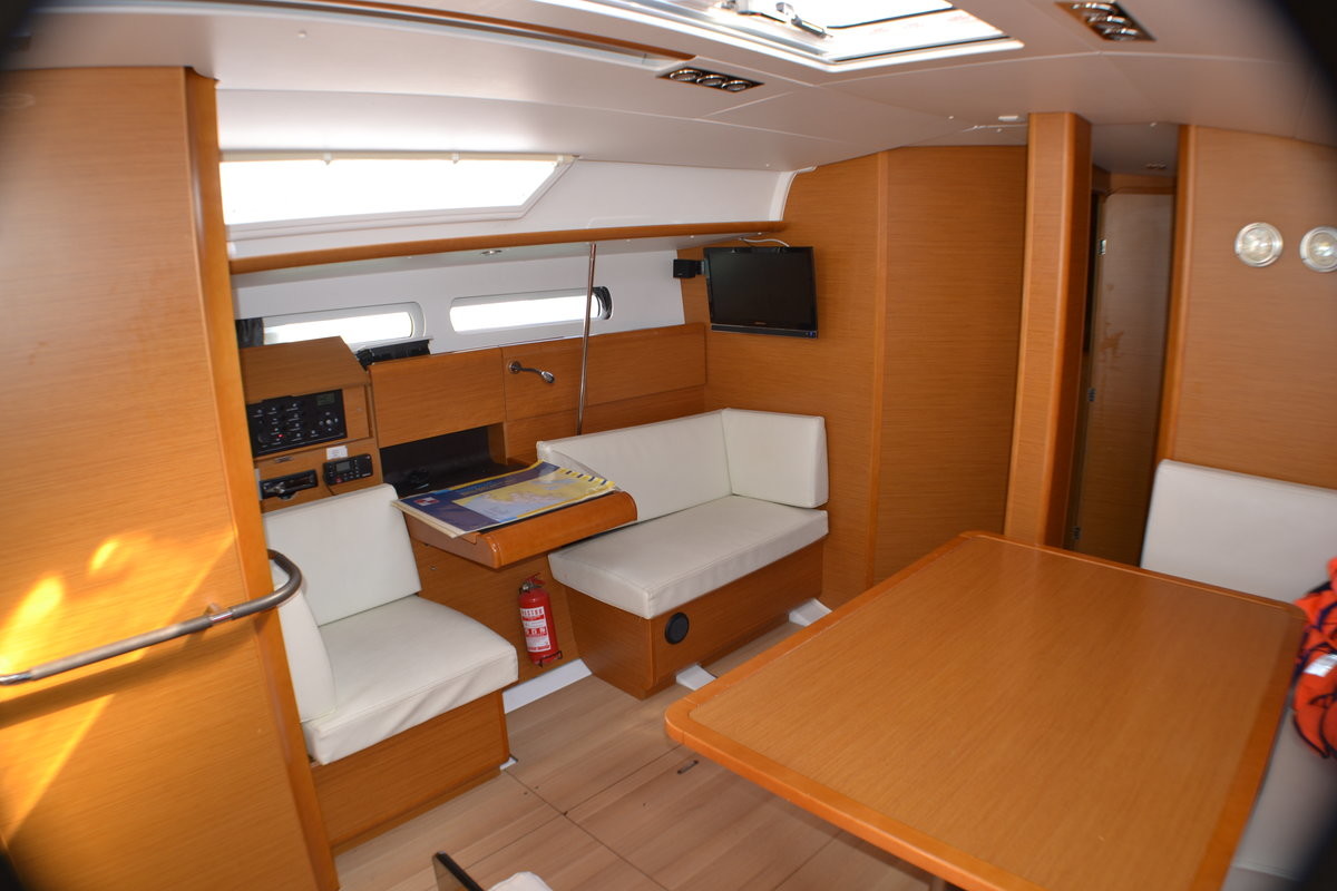 Sun Odyssey 439, Libera